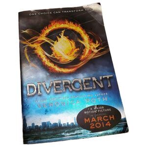 Divergent by Veronica Roth (2012, Paperback)